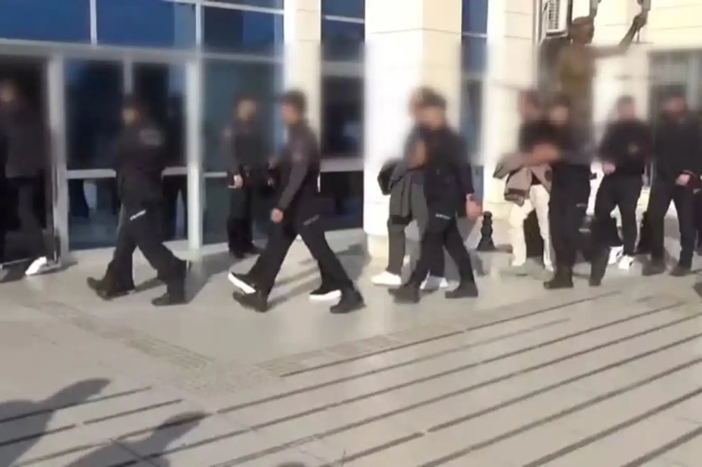 Mersin’de rüşvet ve kaçakçılık operasyonu: 28 gözaltı, 10 tutuklama