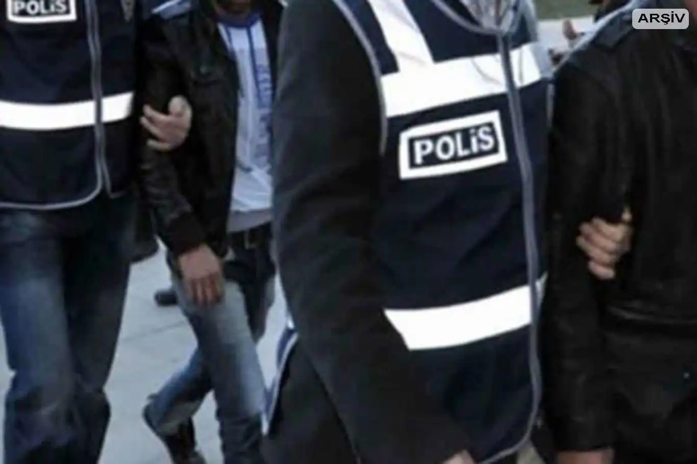 Adana'da uyuşturucu operasyonu: Çok sayıda madde ve ruhsatsız silah ele geçirildi