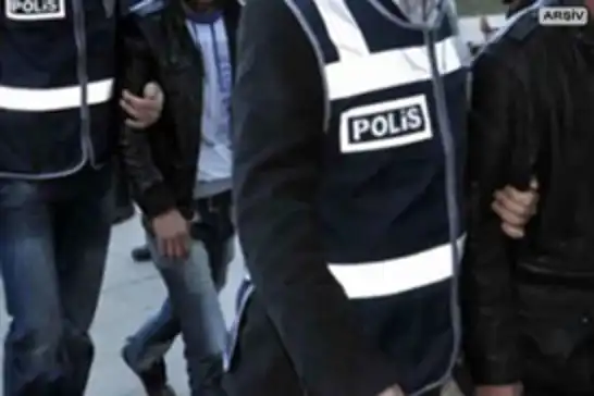 Adana'da uyuşturucu operasyonu: Çok sayıda madde ve ruhsatsız silah ele geçirildi