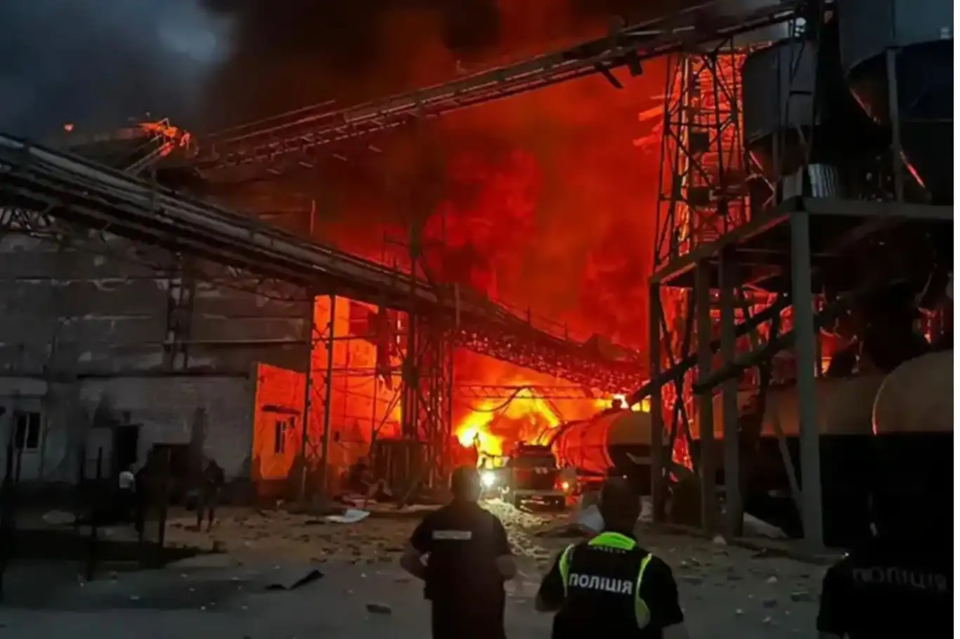 أوكرانيا تعلن استهداف مصنع لإنتاج المسيّرات ومنشآت نفطية داخل روسيا