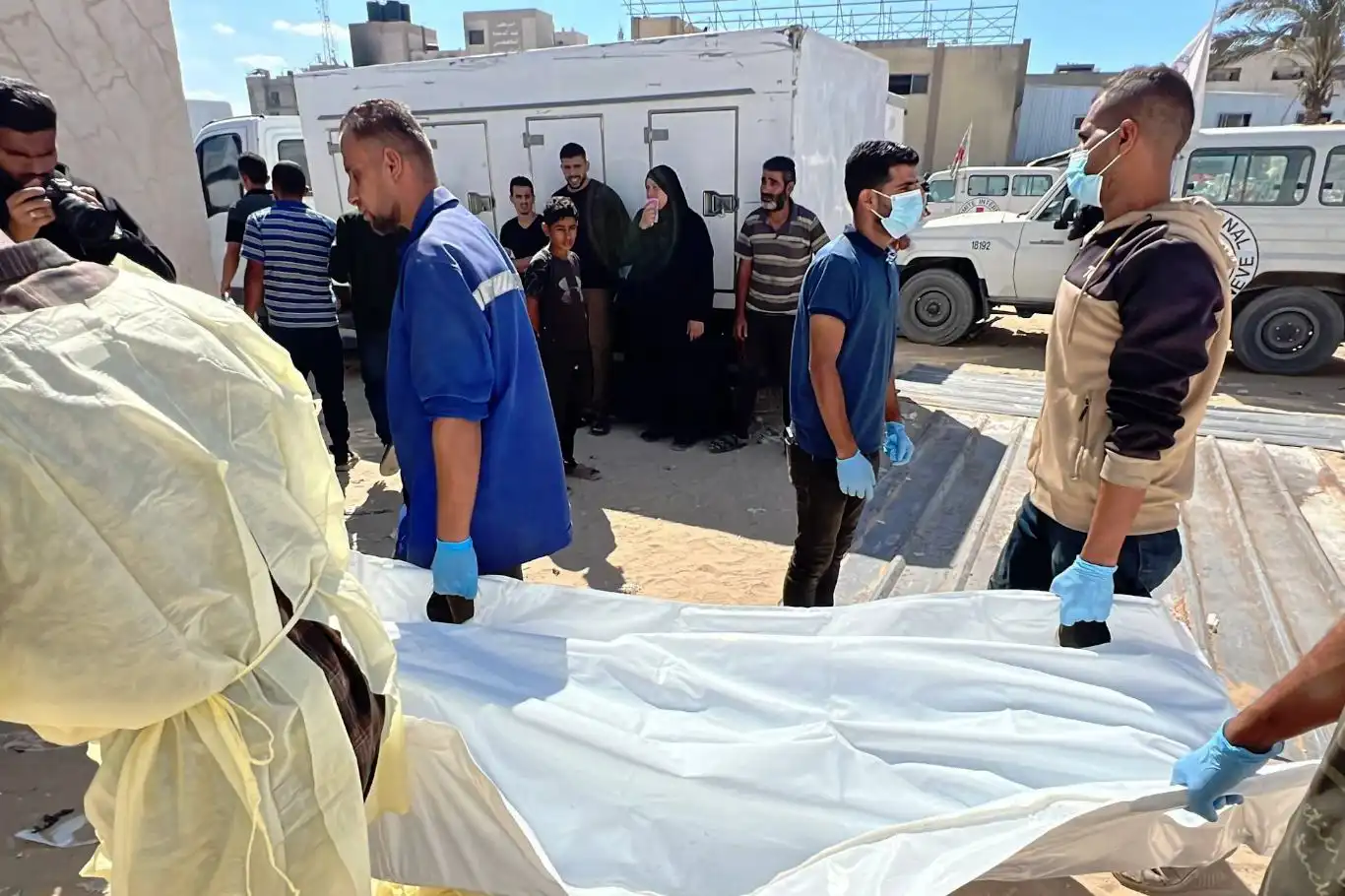 Gazze Sağlık Bakanlığı: Kızılhaç aracılığıyla 15 şehit naaşını daha teslim alındı