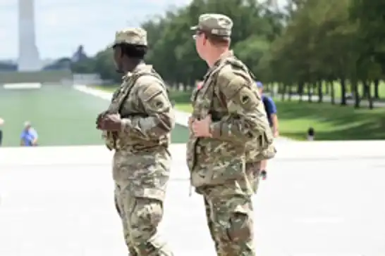 إصابة عنصرين من الحرس الوطني الأميركي بإطلاق نار