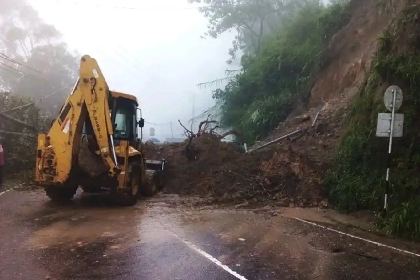 Death toll rises to 31 amid devastating landslides and floods in Sri Lanka