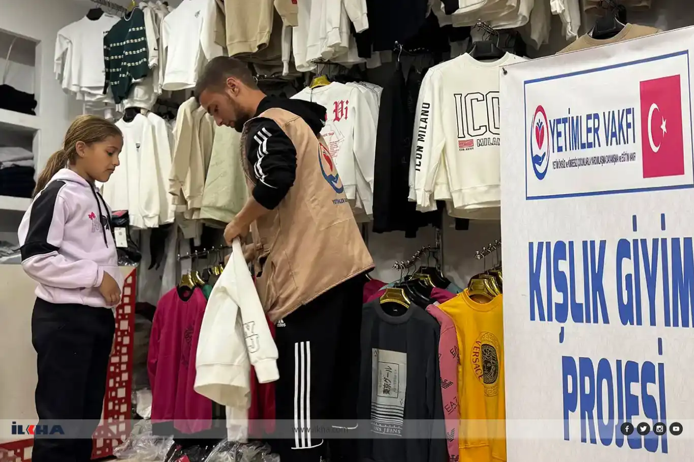 وقف الأيتام يقدم مساعدات الملابس الشتوية لأيتام غزة