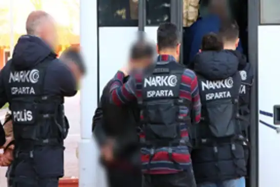 Isparta’da uyuşturucu suçlarından aranan 3 şahıs yakalandı