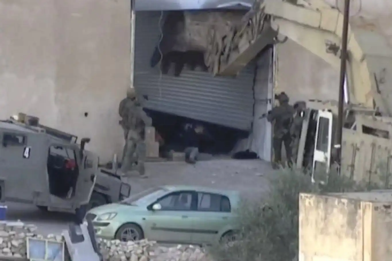 İşgal rejimi Cenin’de iki genci teslim olmalarına rağmen yargısız infaz etti