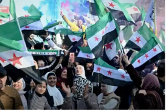 السوريون يحتفلون بالذكرى الأولى لمعركة التحرير ويدينون الهجمات الصهيونية