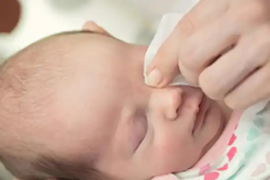 Bebek ve çocuklarda göz sulanması tedavisi