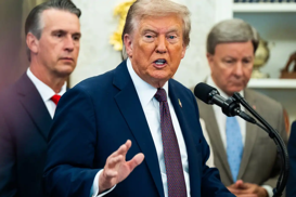 U.S. President Trump orders the closure of Venezuelan airspace