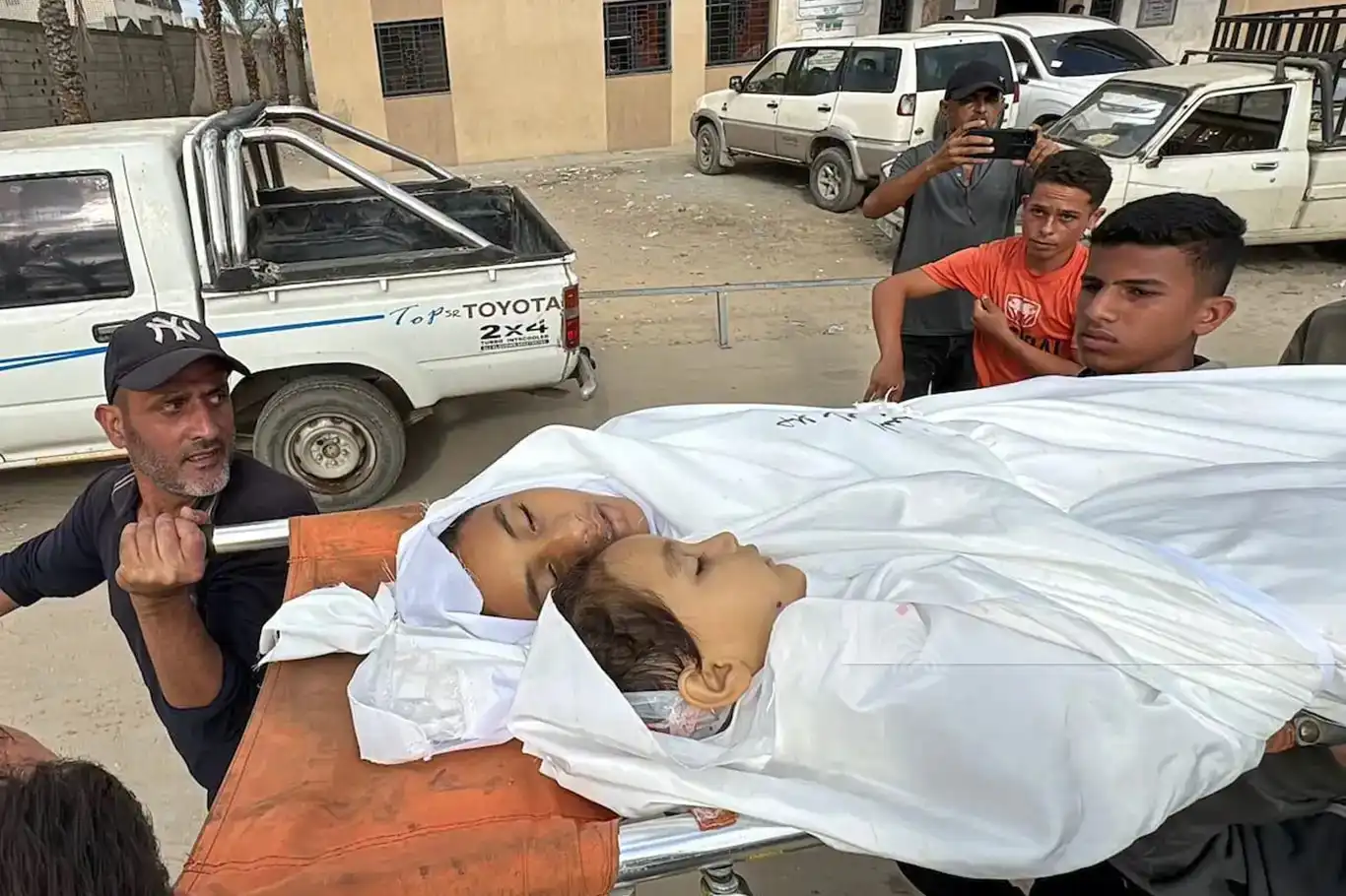 ژمارەی شەهیدەکان لە غەززە گەشتە ٢٣٨ کەس