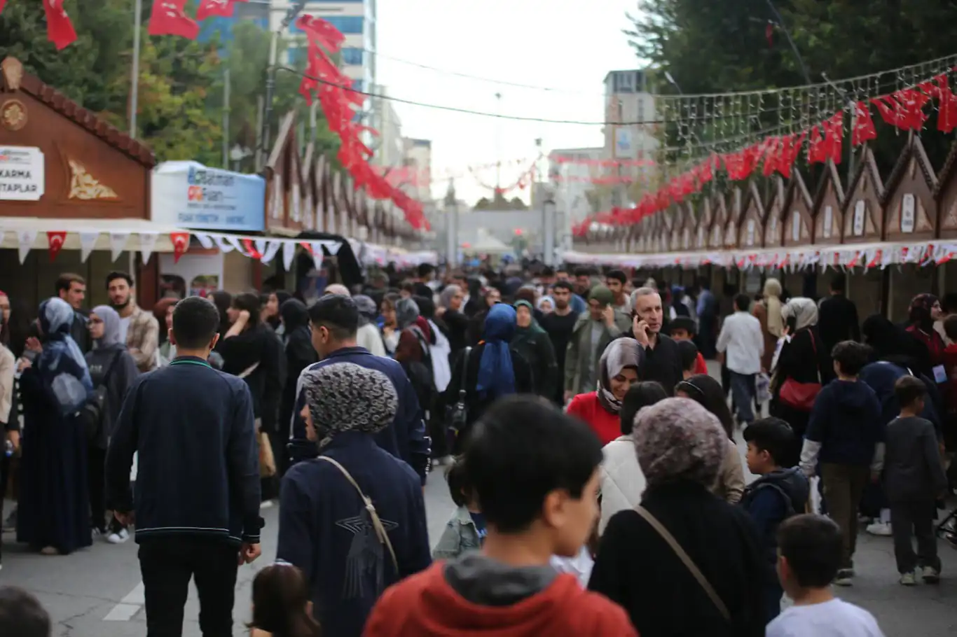 Batman'da kitap fuarı rekor katılımla tamamlandı