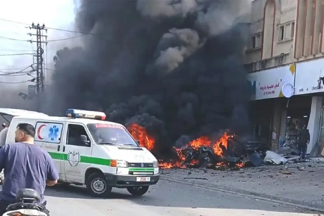 شهيدان و7 جرحى في غارتين للاحتلال على جنوب لبنان