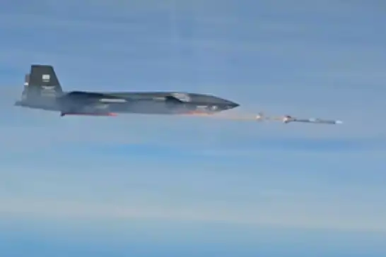 إنجاز عسكري جديد لتركيا.. مسيرة "بيرقدار قزل إلما" تصيب هدفاً جوياً بصاروخ جو–جو