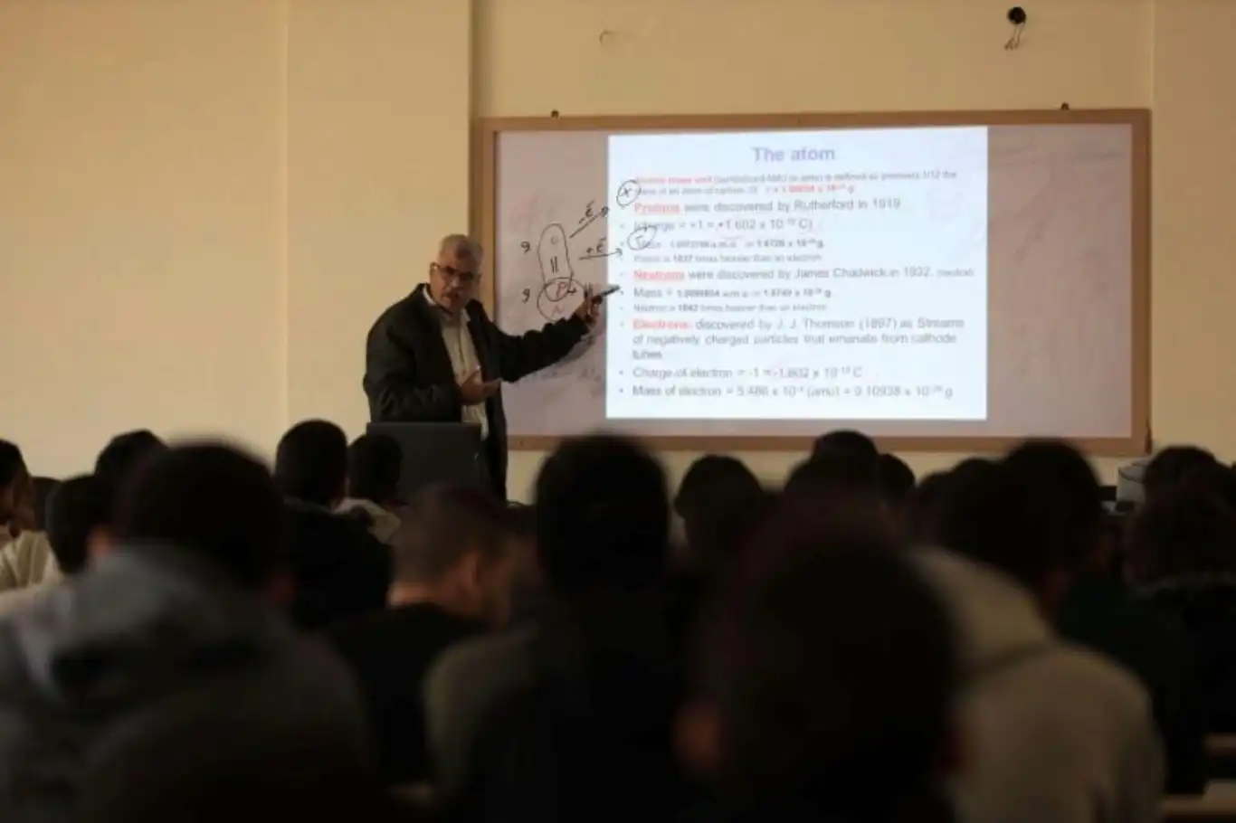 بعد انقطاع دام سنتين بسبب الحرب..الجامعة الإسلامية في غزة تعيد طلابها لمقاعد الدراسة