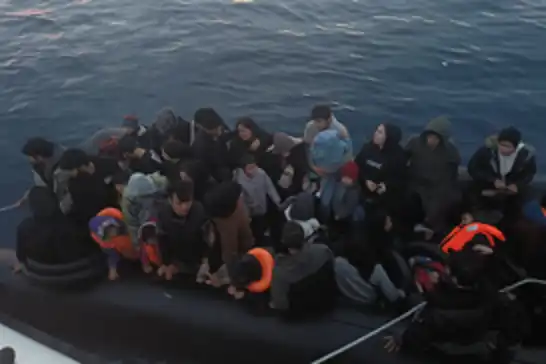 Çanakkale açıklarında 25 düzensiz göçmen yakalandı