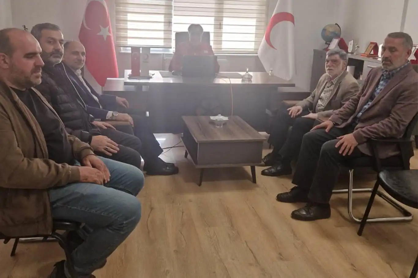 HÜDA PAR İl Başkanlığı Kızılay şubesini ziyaret etti