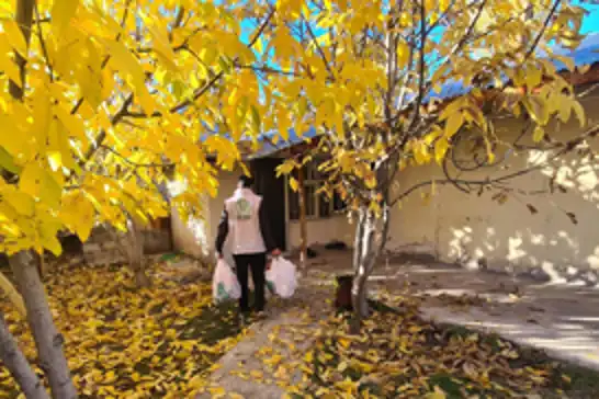 Umut Kervanı’ndan Muradiye’de yardım dağıtımı