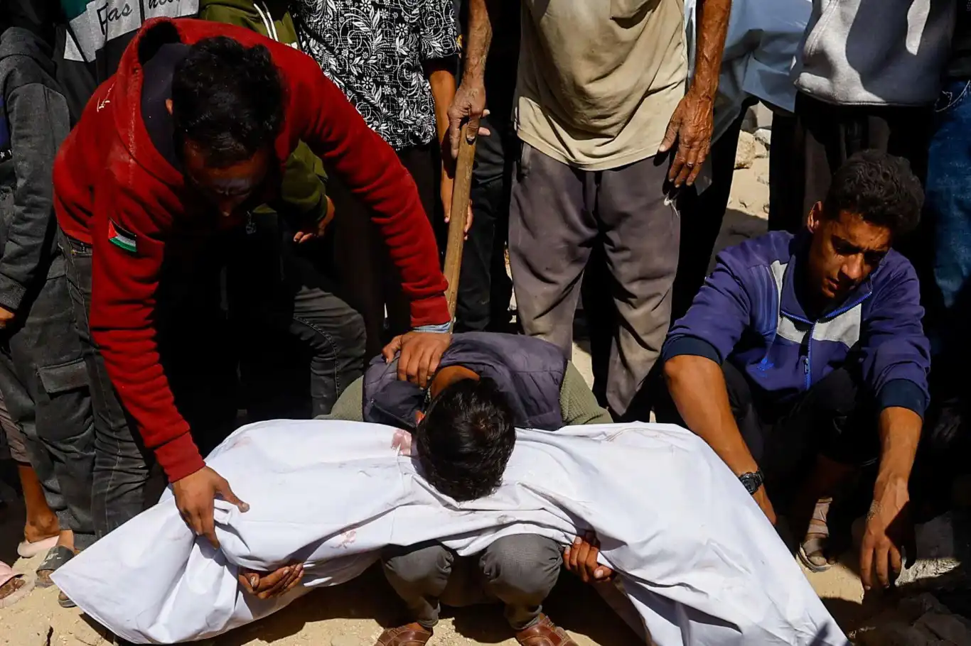 ضارباً اتفاق الهدنة بعرض الحائط.. الاحتلال الصهيوني يقصف وينسف منازلاً شرقي قطاع غزة