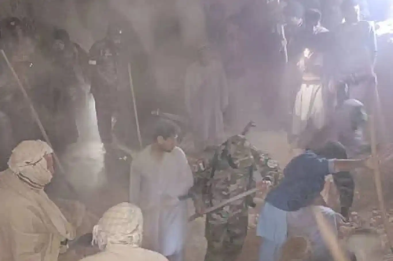 تعداد قربانیان زمین‌لرزه در افغانستان به ۲۷ نفر افزایش یافت