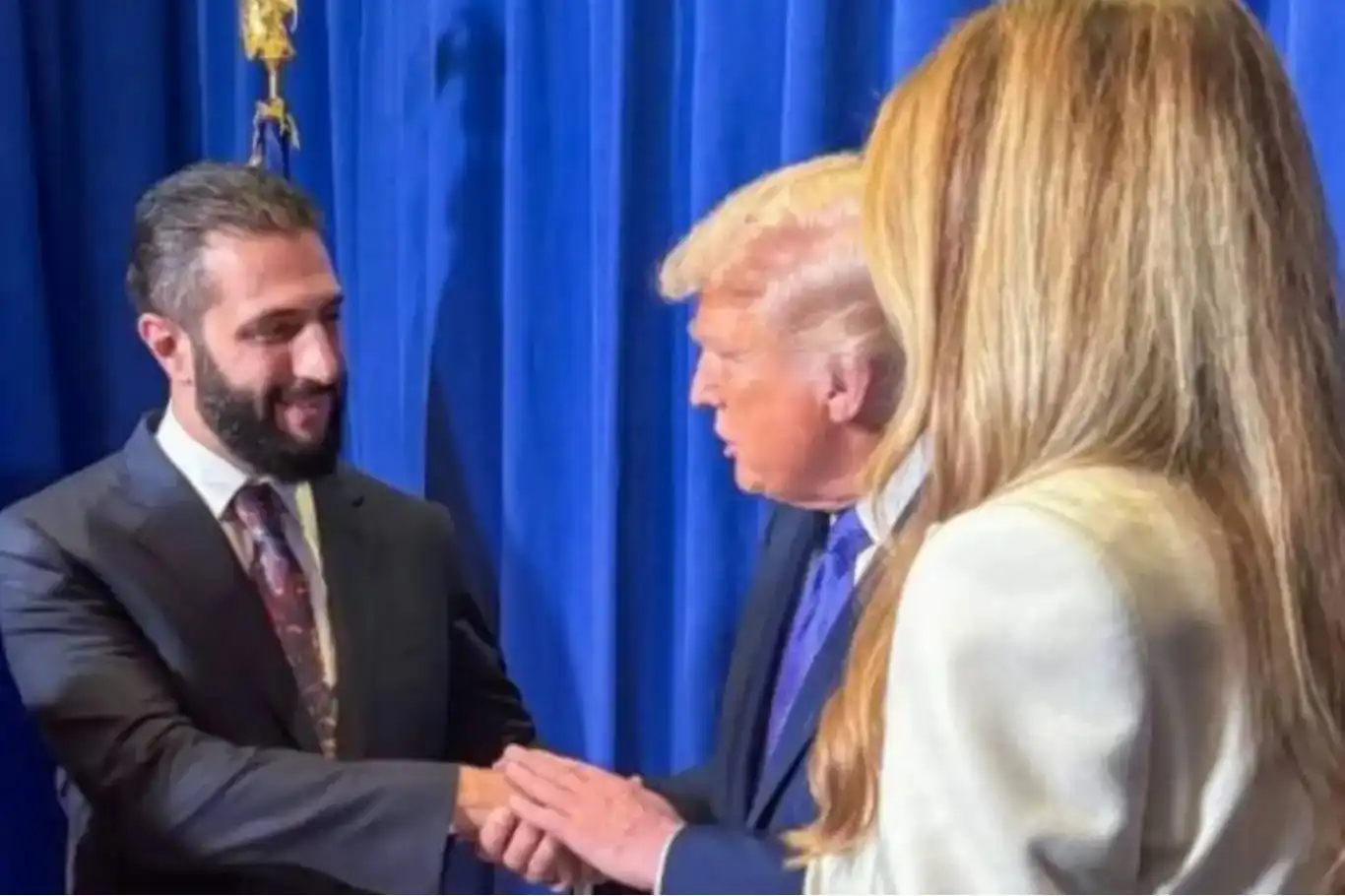 Qesra Spî: Trump dê roja Duşemê bi Serokê Sûrîyeyê Şera re bicive