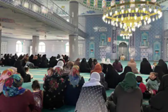 Batman'daki camide bu hafta çocuk terbiyesi konusu ele alındı