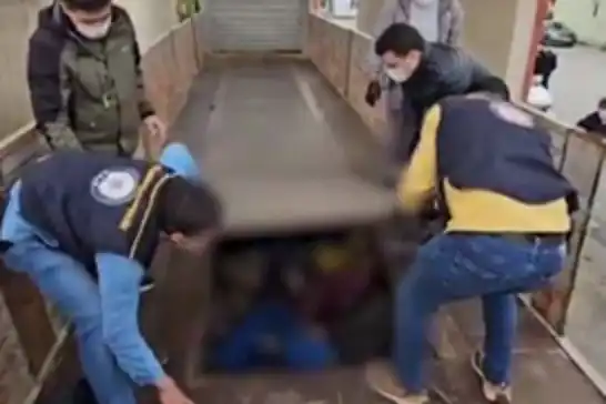 Bitlis’te tırın gizli bölmesinde 20 kaçak göçmen yakalandı