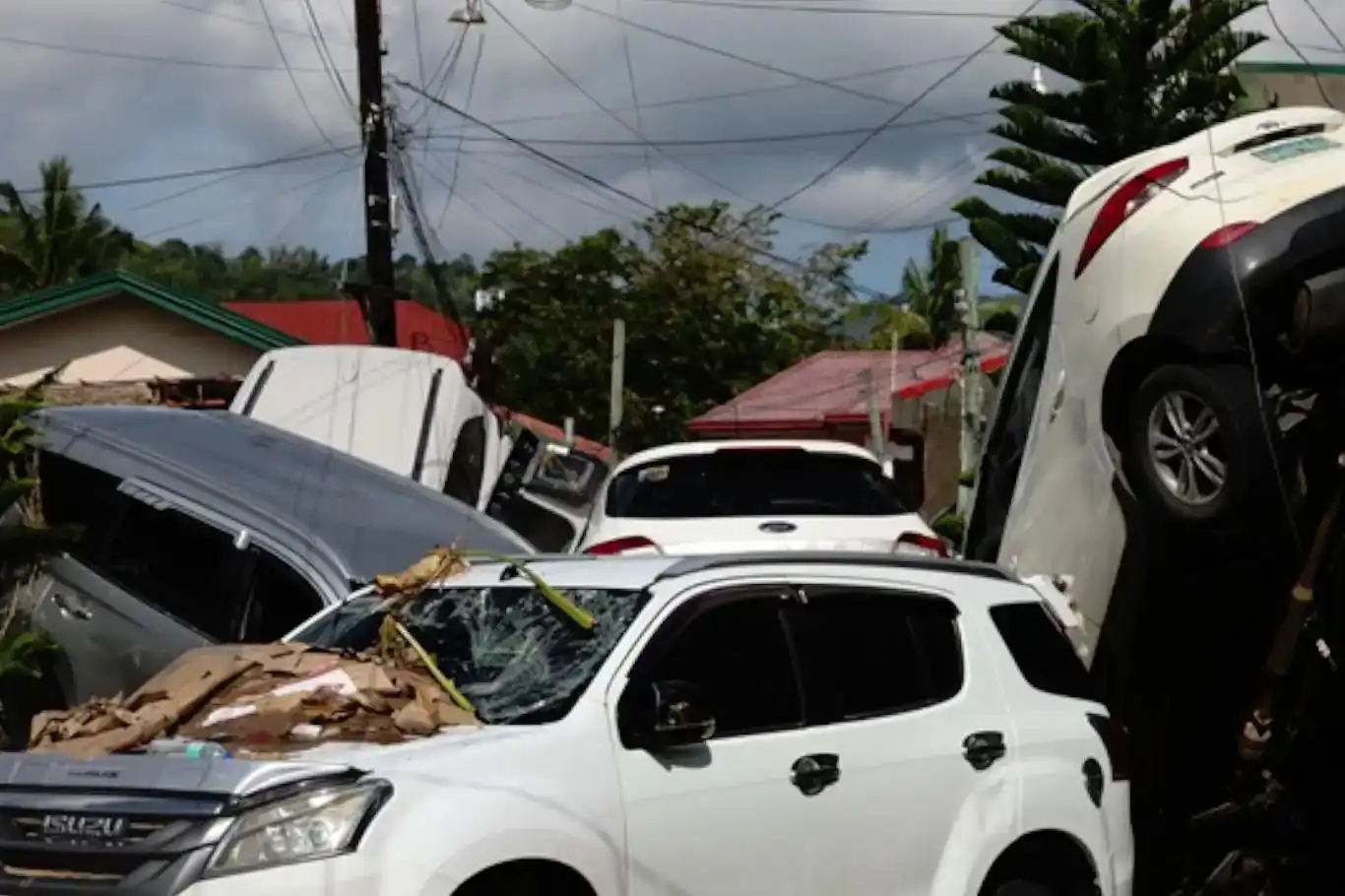 شمار قربانیان طوفان کالماگی در فیلیپین به ۱۱۴ نفر افزایش یافت