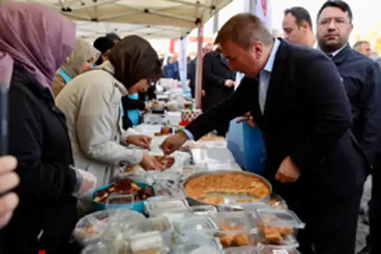 Erzincan’da “Gazze Yararına Hayır Çarşısı” açıldı