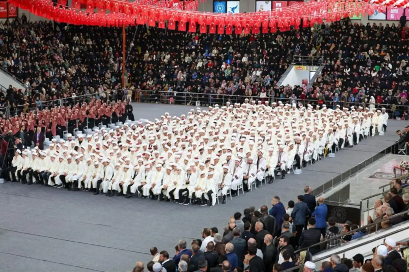 Rize'de hafızlığını tamamlayan 600 öğrenci için icazet töreni yapıldı