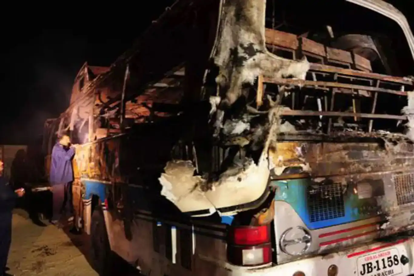 Li Pakistanê otobuseke rêwiyan û tanker li hev ketin: 5 kes mirin, 4 kes birîndar bûn