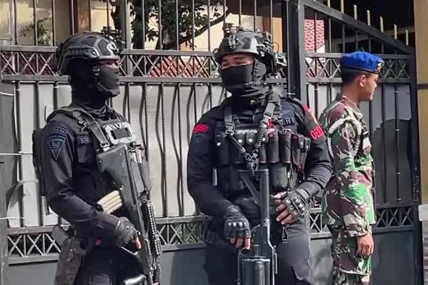 Endonezya'da camide patlama: 54 yaralı