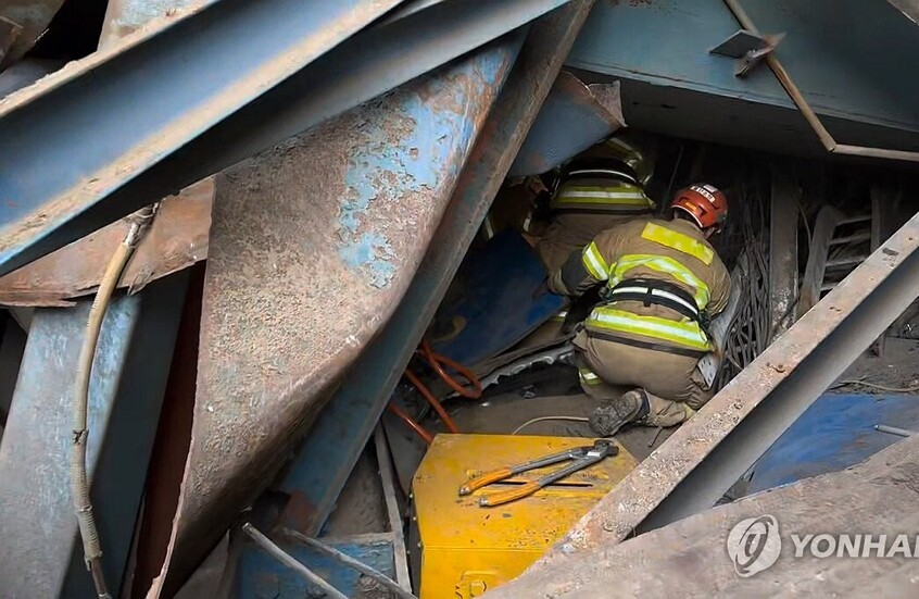 كوريا الجنوبية.. وفاة 3 عمال واختفاء آخرين تحت أنقاض برج