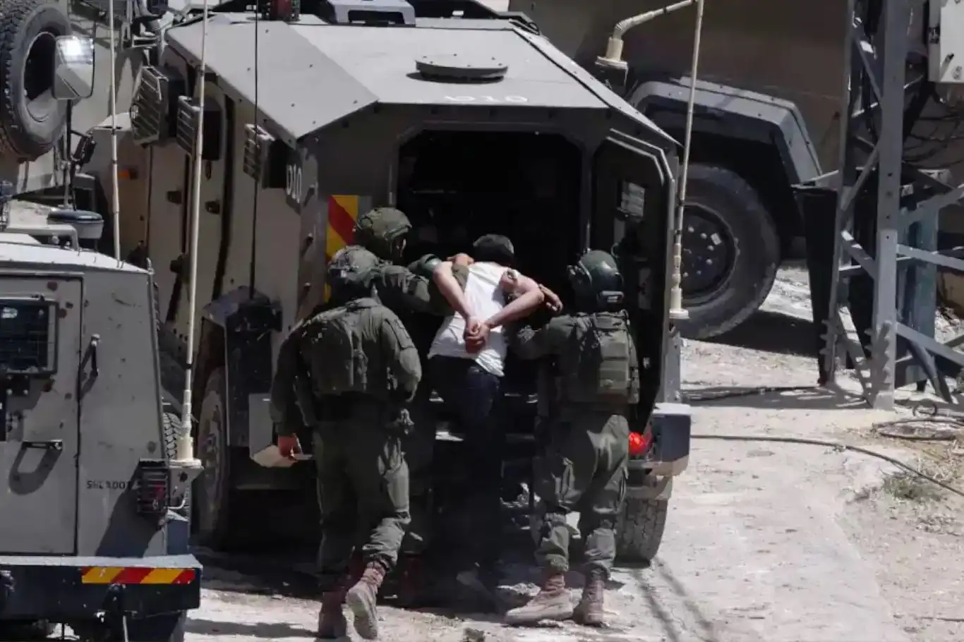 هێرشی بەرفراوان بۆ سەر کەناری ڕۆژئاوا و دەستگیرکردنی ژمارەیەک فەلەستینی