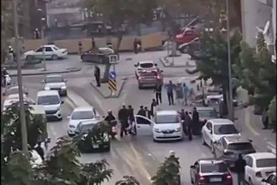 Malatya’da araçtan indirilen şahıs tekme ve yumruklarla darbedildi