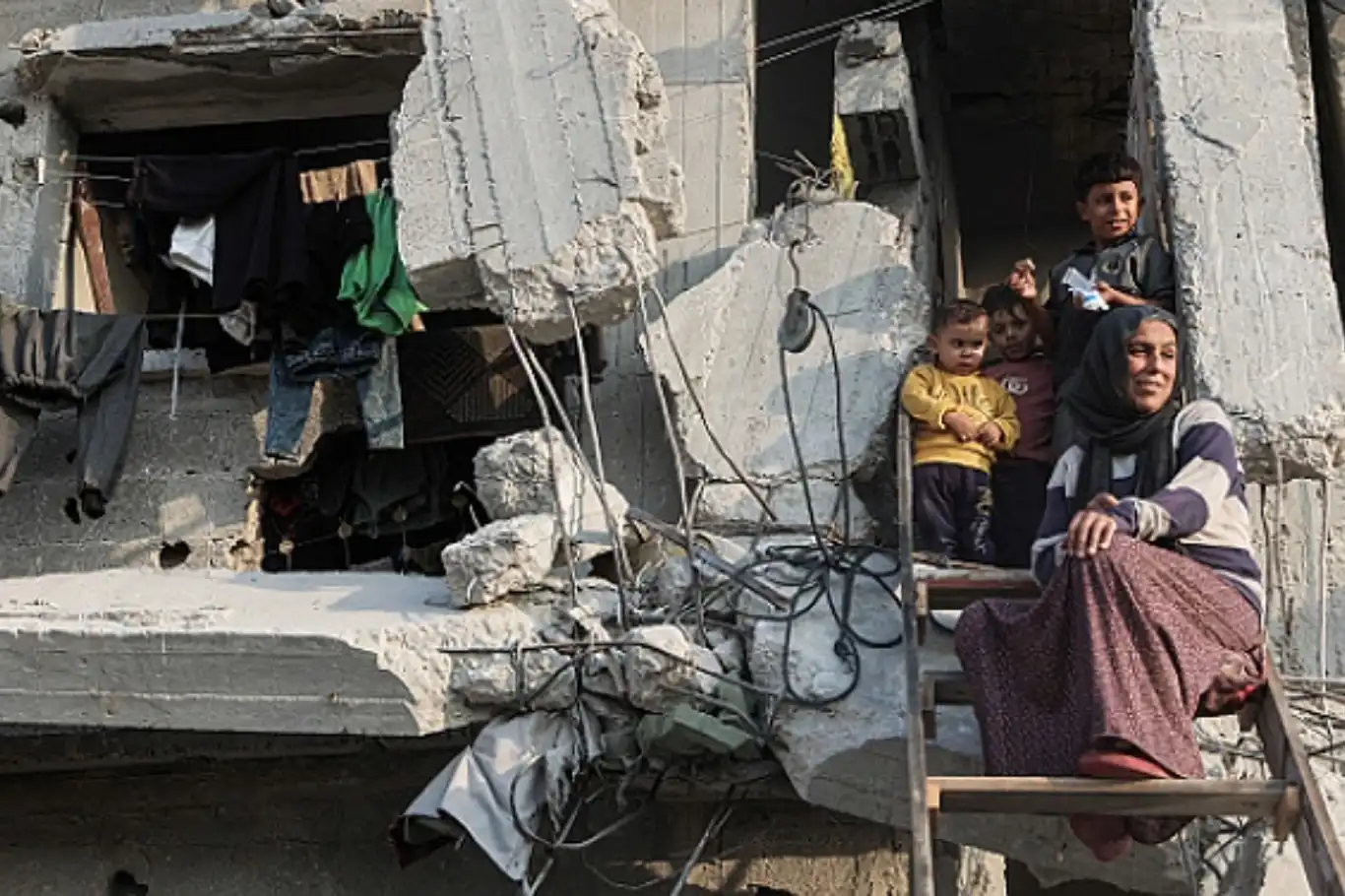 غزة..شهيد في خان يونس وترقب سياسي وأمني لملف الضابط غولدين