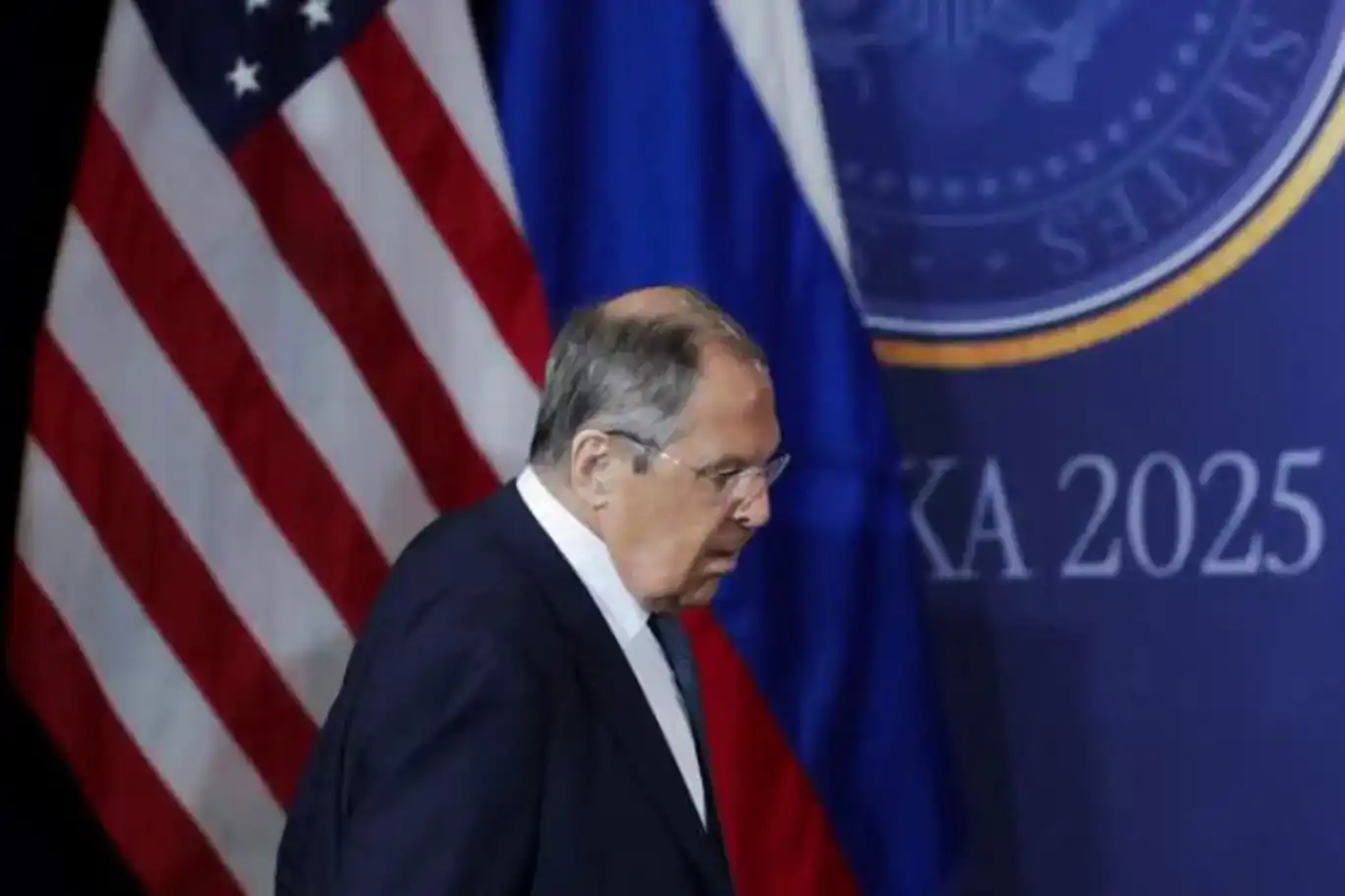 لافروف يدعو واشنطن إلى الالتزام بتفاهمات ألاسكا 