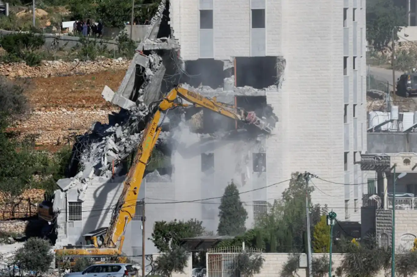 Israeli forces continue devastating assaults in Jenin, over 700 homes damaged