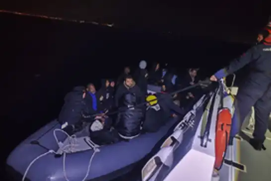 Aydın’da Yunanistan tarafından itilen 31 düzensiz göçmen kurtarıldı