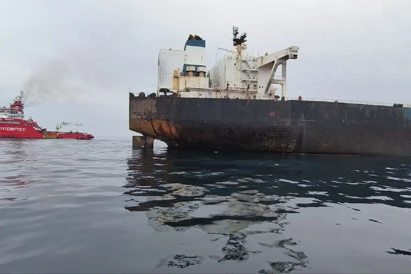 Karadeniz’de saldırıya uğrayan "VIRAT" gemisi İstanbul açıklarına ulaştı
