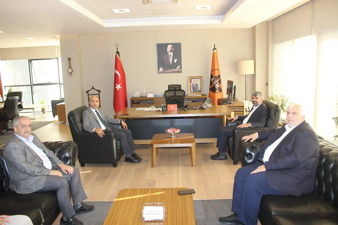 HÜDA PAR Milletvekili Dinç'ten Mersin'de temaslar