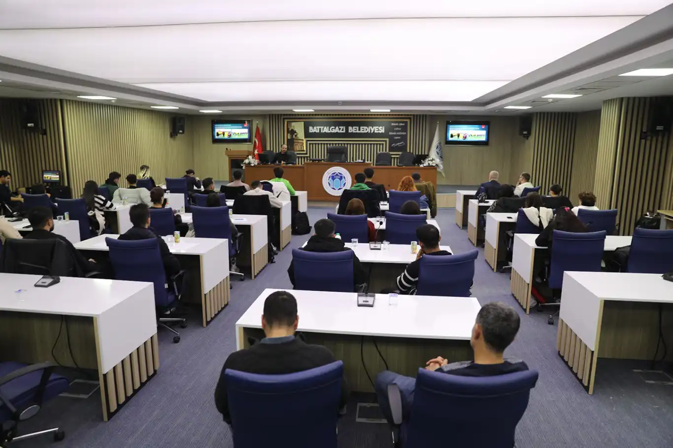 Battalgazi’de gençlik çalışmaları öğrencilerle istişare edildi