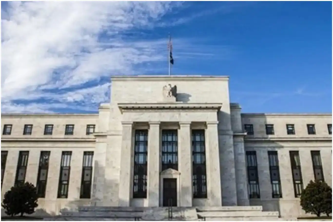 الاحتياطي الفيدرالي يقرّ خفضاً جديداً للفائدة في آخر اجتماعات العام