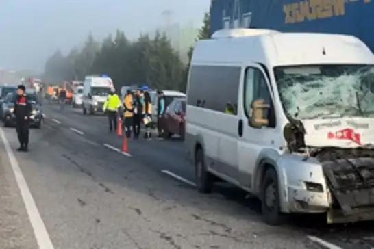 Edirne’de sis nedeniyle 10 araçlı zincirleme kaza: 7 yaralı