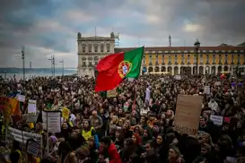 A major strike in Portugal paralyzes public services