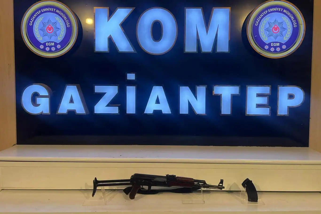 Gaziantep'te kalaşnikof ele geçirildi: 2 kişi tutuklandı