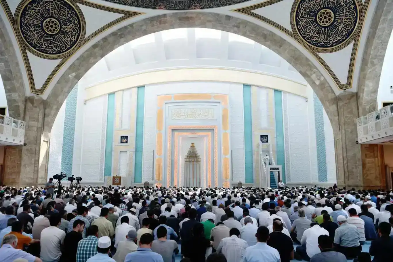 Cuma hutbesi: İnsan; kâinatın gözbebeği