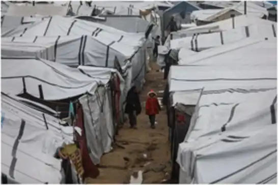 بەساڵاچووان و منداڵان زۆرترین قوربانییانی گەردەلوولەکەی غەززەن: هەزاران کەس لەناو چادرەکاندا گەمارۆ دراون