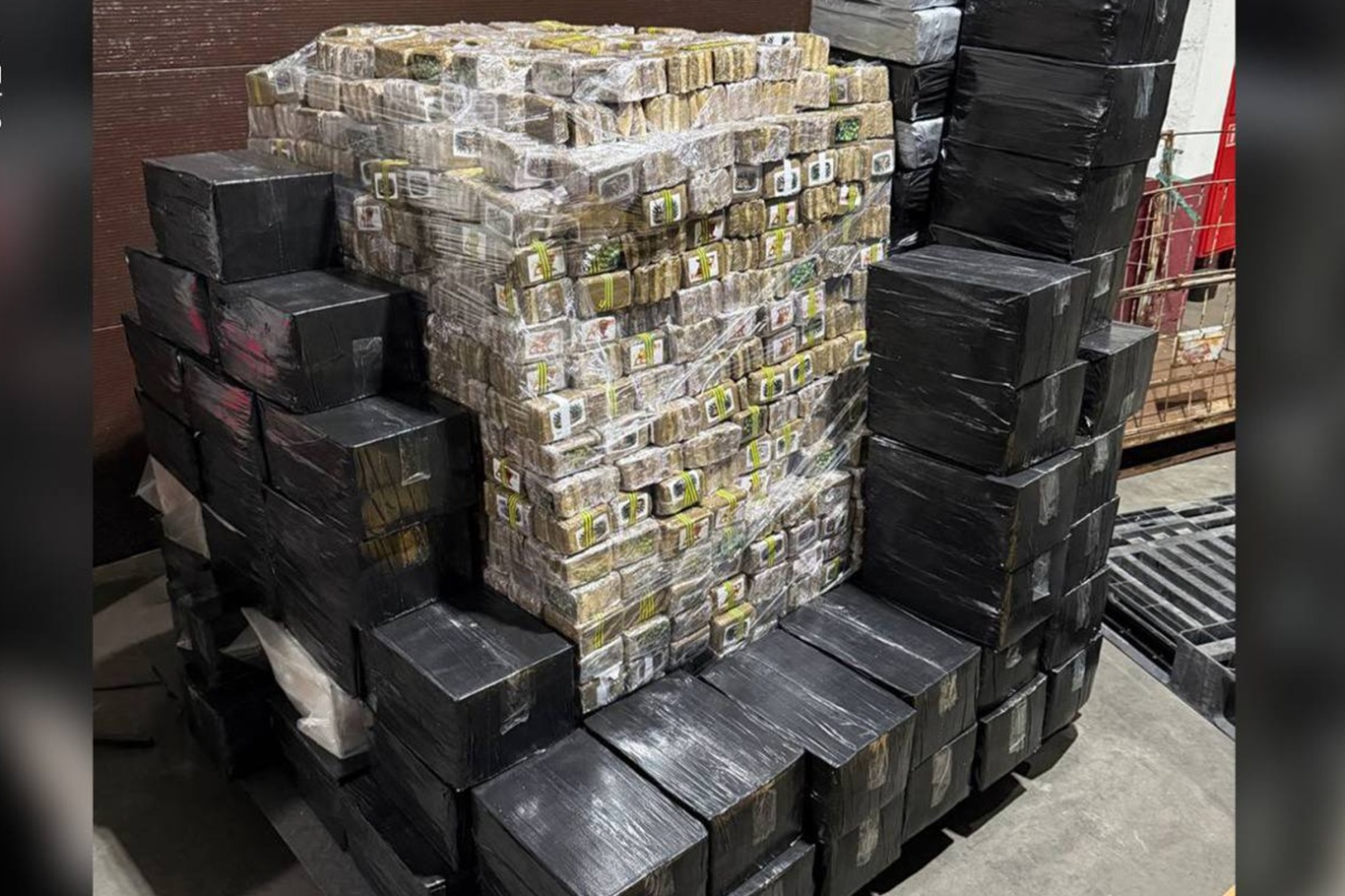 Belarus gümrüğü, AB'den Rusya'ya giden ve 1,3 ton uyuşturucu taşıyan bir kamyonu ele geçirdi.