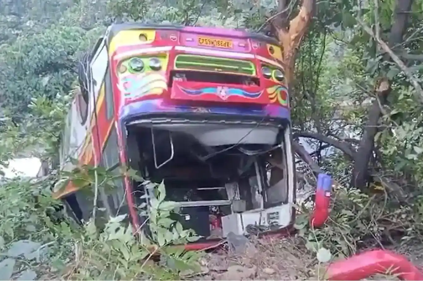 لە هیندستان پاسێک وەرگەڕا: ٩ کوژراو و ٢٩ بریندار