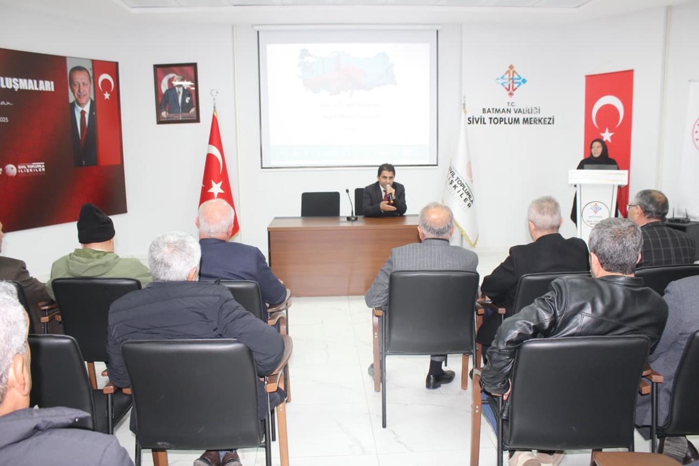 Batman'da muhtarlara sağlık hizmetleri hakkında bilgilendirme yapıldı